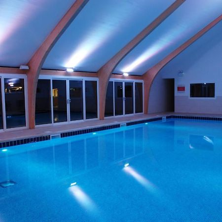 Skylark Sleeps 8 Private Hot Tub & Dogs Welcome Nr Padstow, Resort Pool Bar & Watersports St Columb Major Ngoại thất bức ảnh