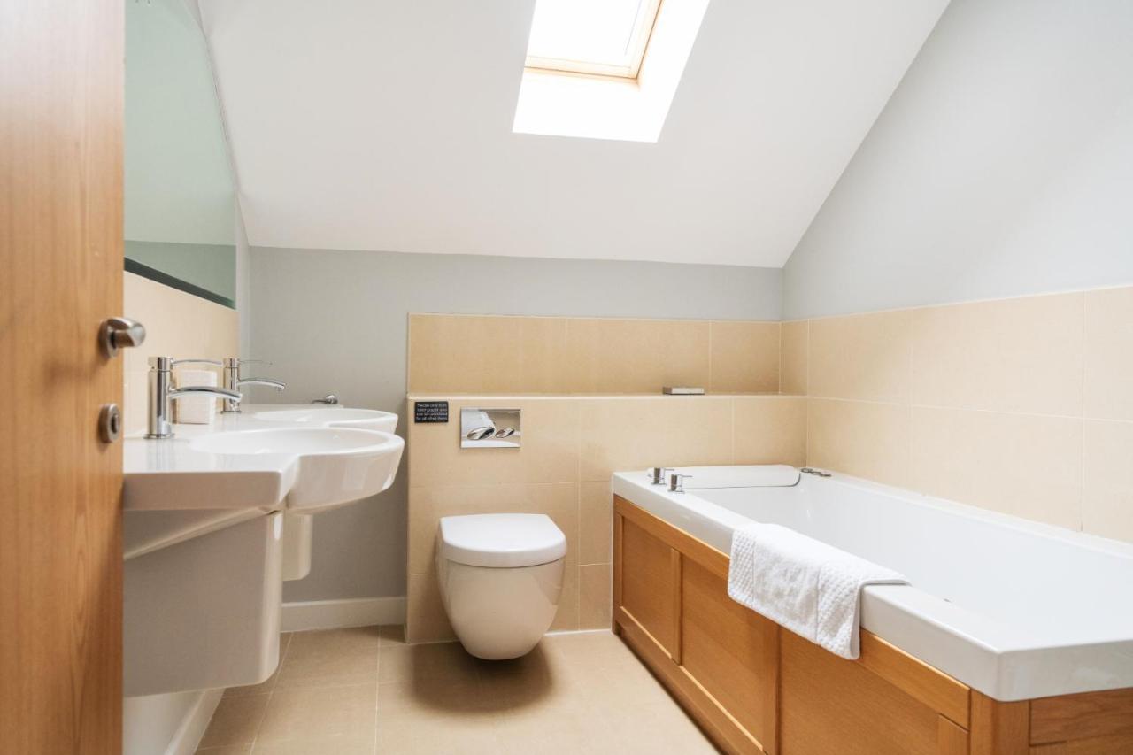 Skylark Sleeps 8 Private Hot Tub & Dogs Welcome Nr Padstow, Resort Pool Bar & Watersports St Columb Major Ngoại thất bức ảnh