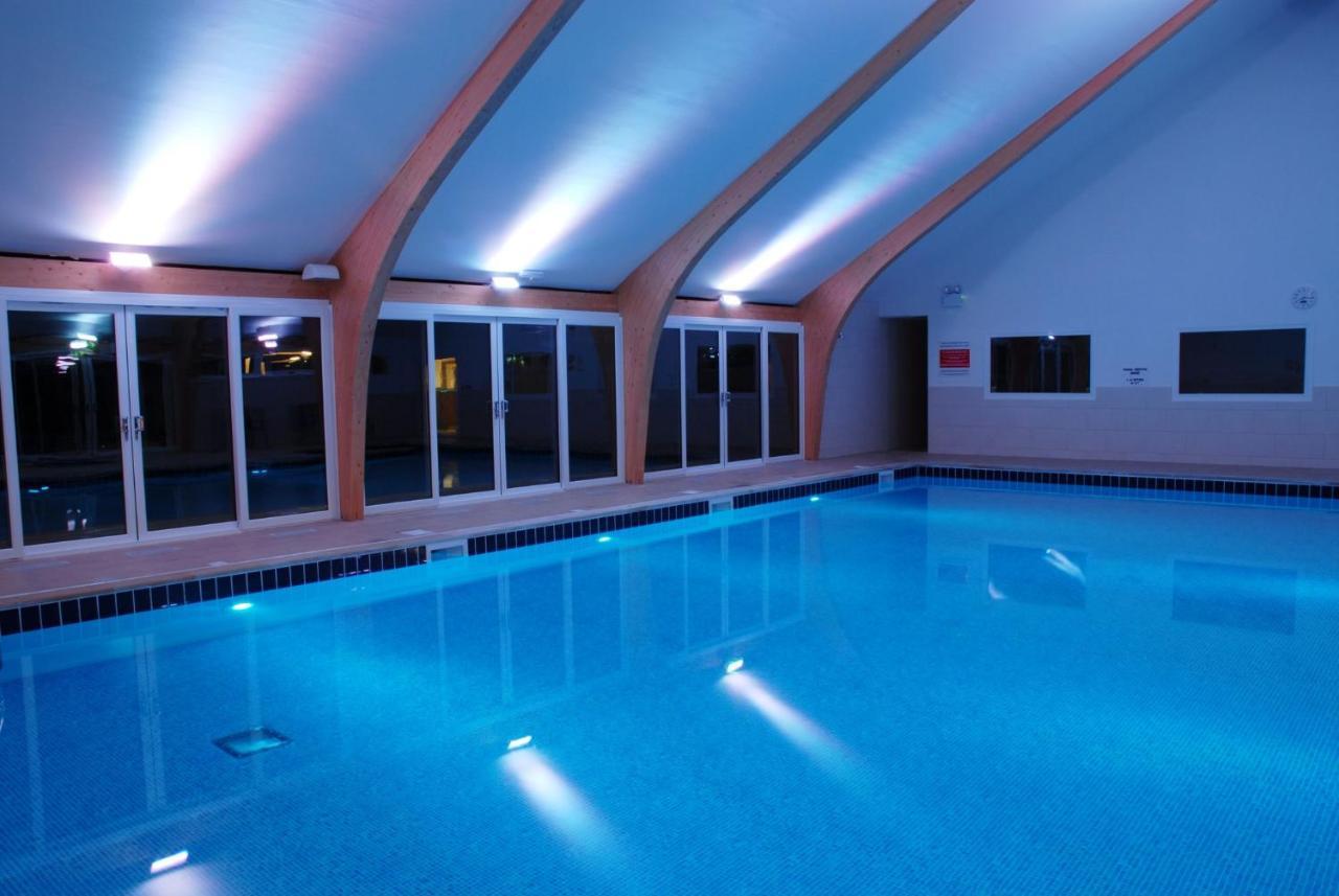 Skylark Sleeps 8 Private Hot Tub & Dogs Welcome Nr Padstow, Resort Pool Bar & Watersports St Columb Major Ngoại thất bức ảnh