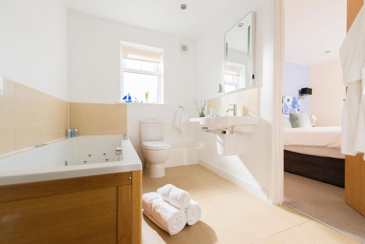 Skylark Sleeps 8 Private Hot Tub & Dogs Welcome Nr Padstow, Resort Pool Bar & Watersports St Columb Major Ngoại thất bức ảnh