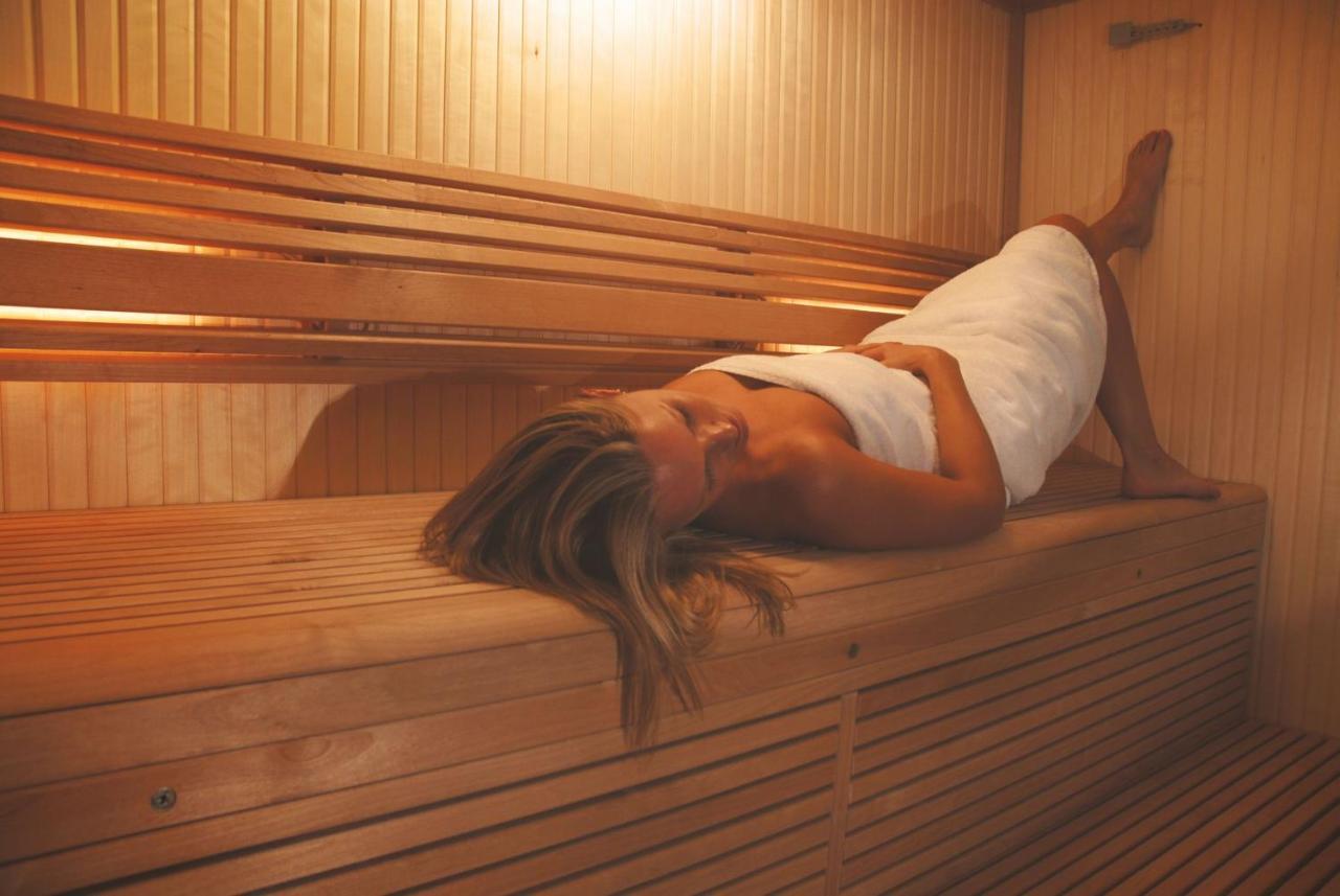 Skylark Sleeps 8 Private Hot Tub & Dogs Welcome Nr Padstow, Resort Pool Bar & Watersports St Columb Major Ngoại thất bức ảnh